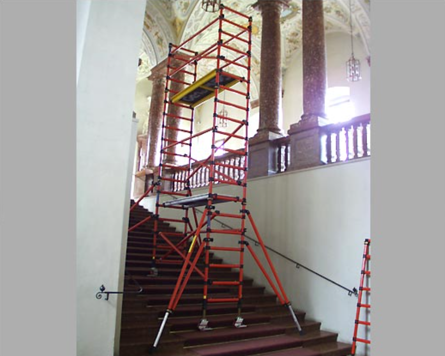 Narrow-width fiberglass scaffold configuration example