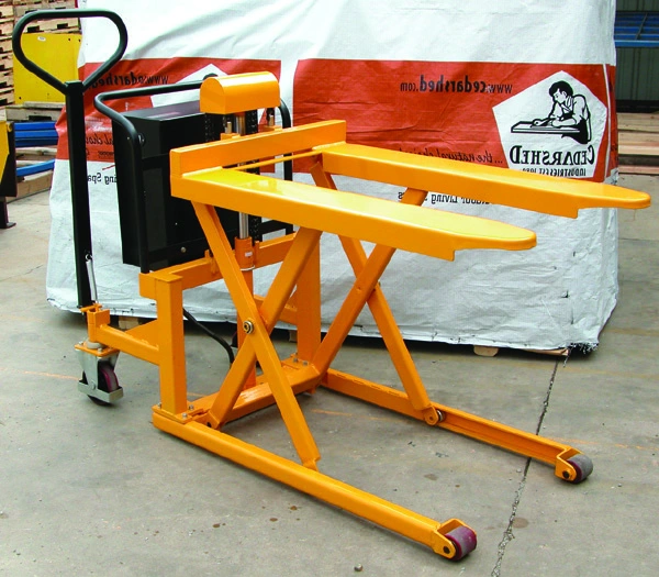 Portable Tote Lift Trucks catalog equipment view